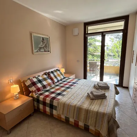 Discovery Flat With Pool & Bikes